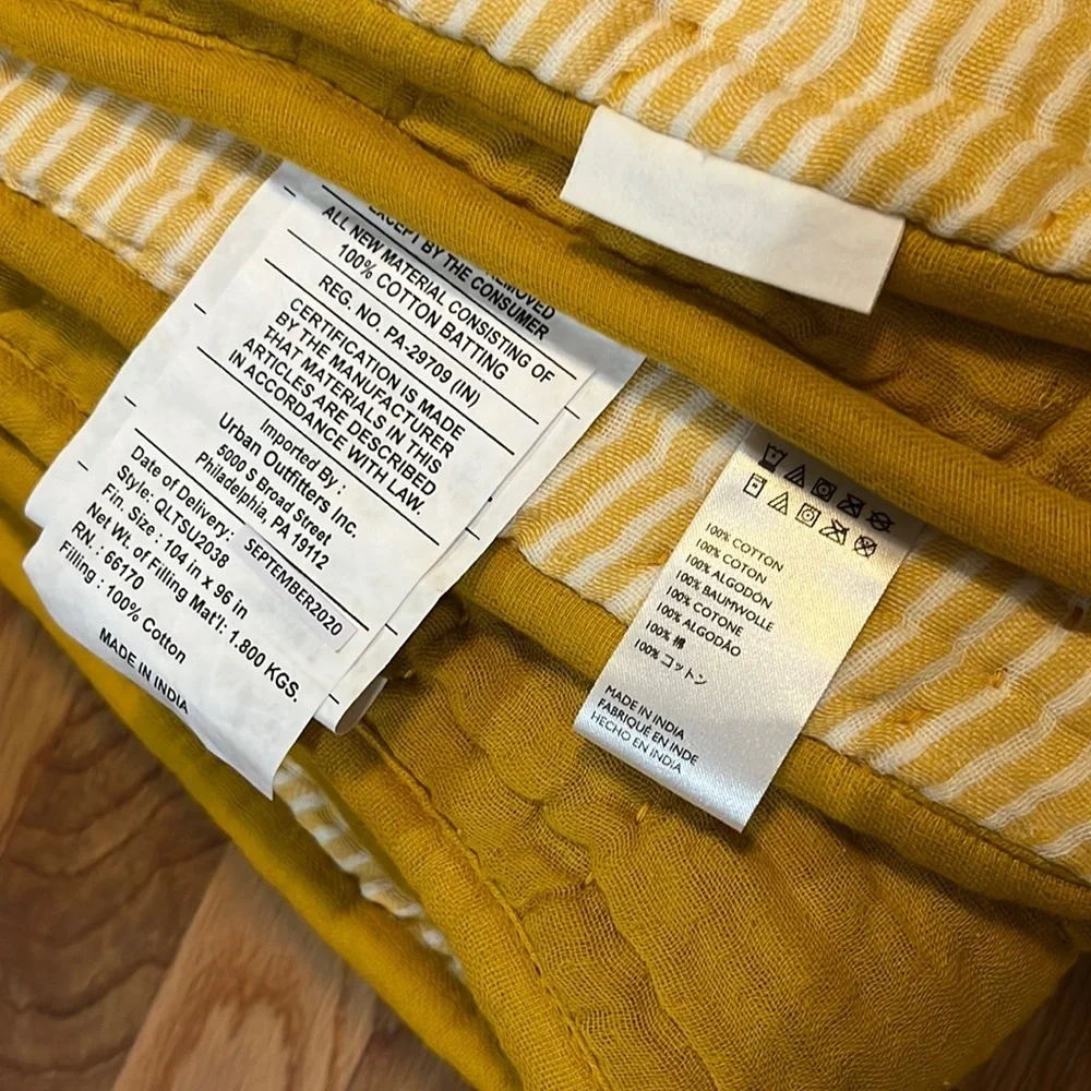Anthropologie Reversible Airy Gauze Quilt Size King New Plus